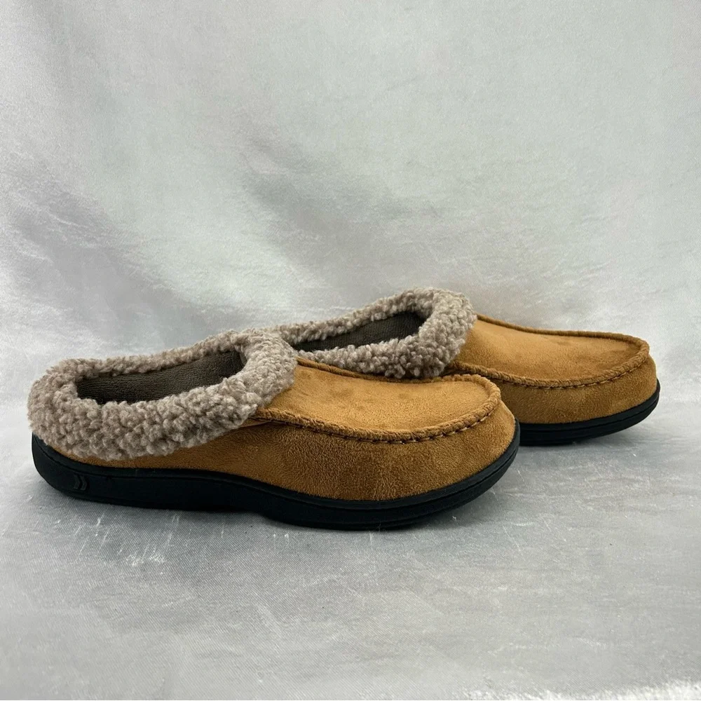 isotoner Memory Foam Slippers Size 9.5-10.5